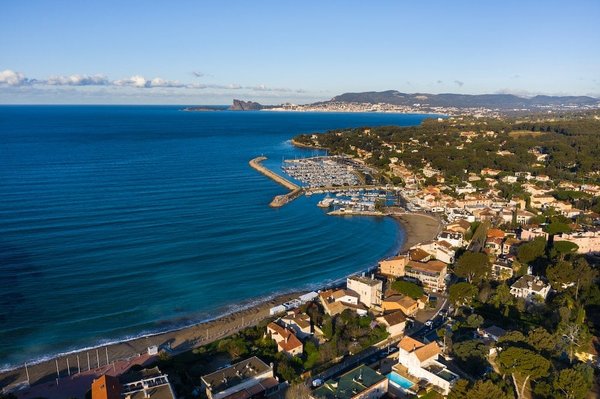 Quels secrets fait de Théoule-sur-Mer un joyau méconnu de la Côte d'Azur ?