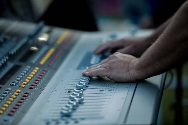 Mastering en ligne : Avantages et inconvénients ?